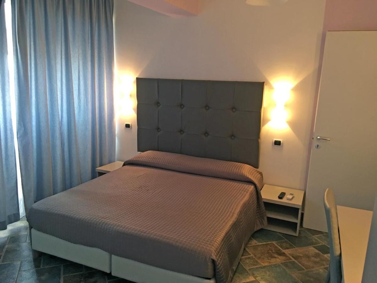 Bb Oasis Bed & Breakfast ชิลลา ภายนอก รูปภาพ
